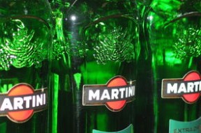 球迷的呐喊点燃中国篮球之夜，中国篮球之路在何方