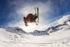 快船防守端提升明显，三巨头配合默契，快船的防守