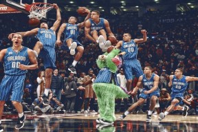 格斗赛事：UFC顶级对决，火药味十足！，ufc最火爆打法